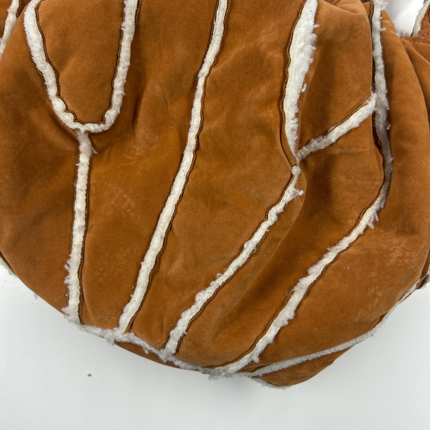 tanned and fleece piping bucket bag