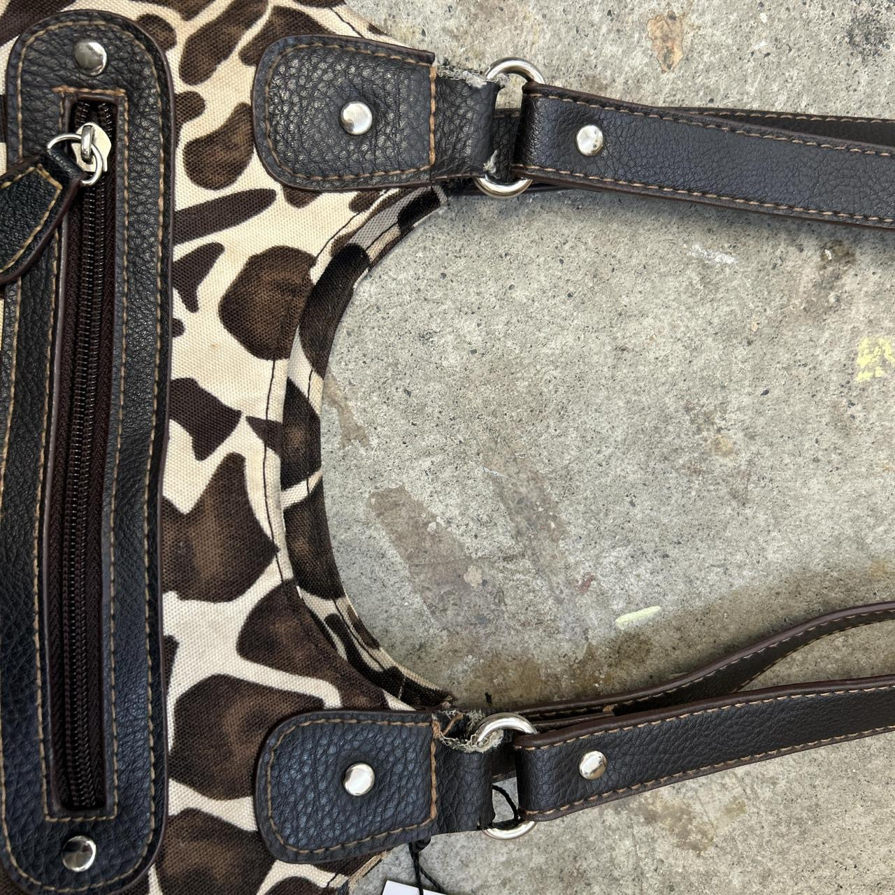 brown giraffe double pocket shoulder bag