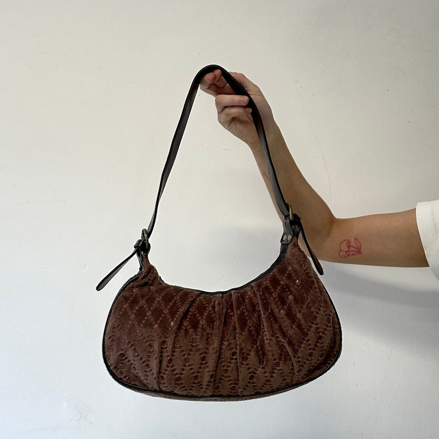 brown faux fur patterned shoulder bag
