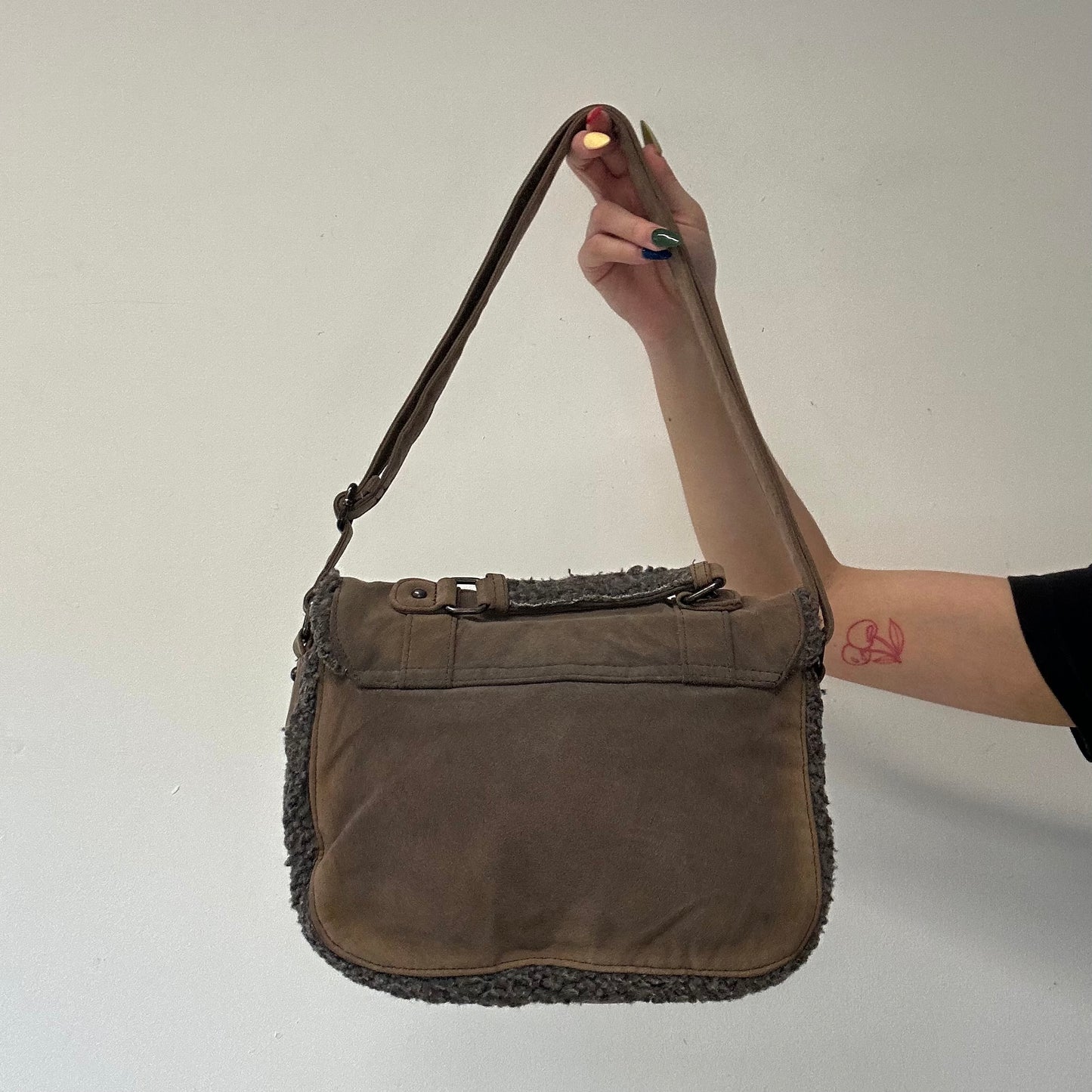 brown buckle shoulder bag with fleece trim