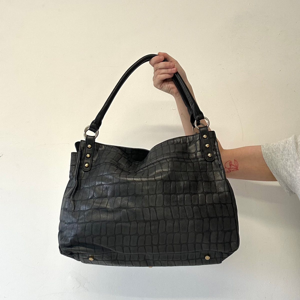 grey croc effect leather shoulder bag