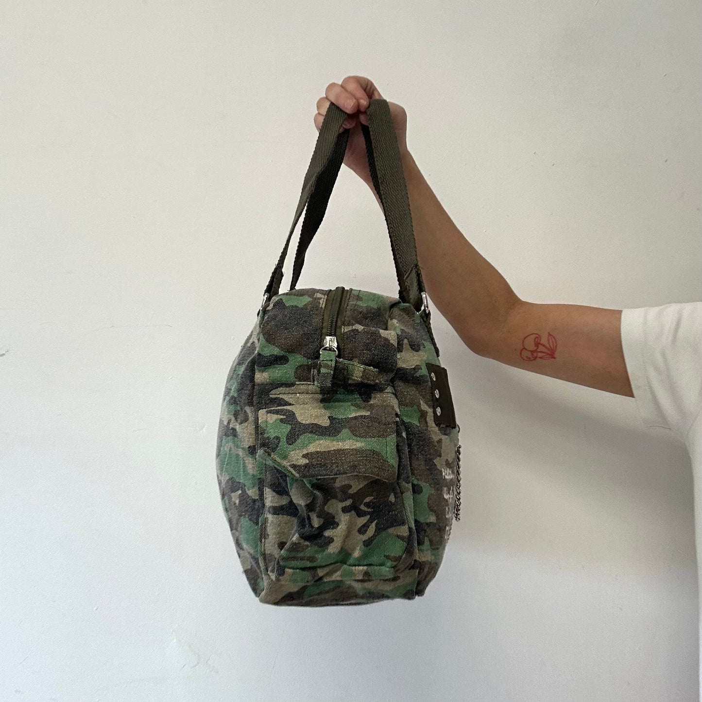 green camouflage chain shoulder bag