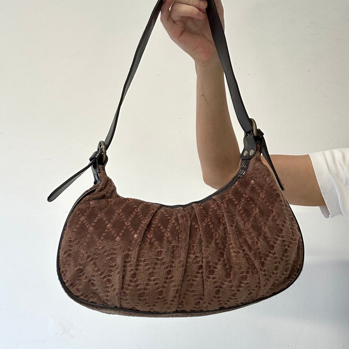 brown faux fur patterned shoulder bag