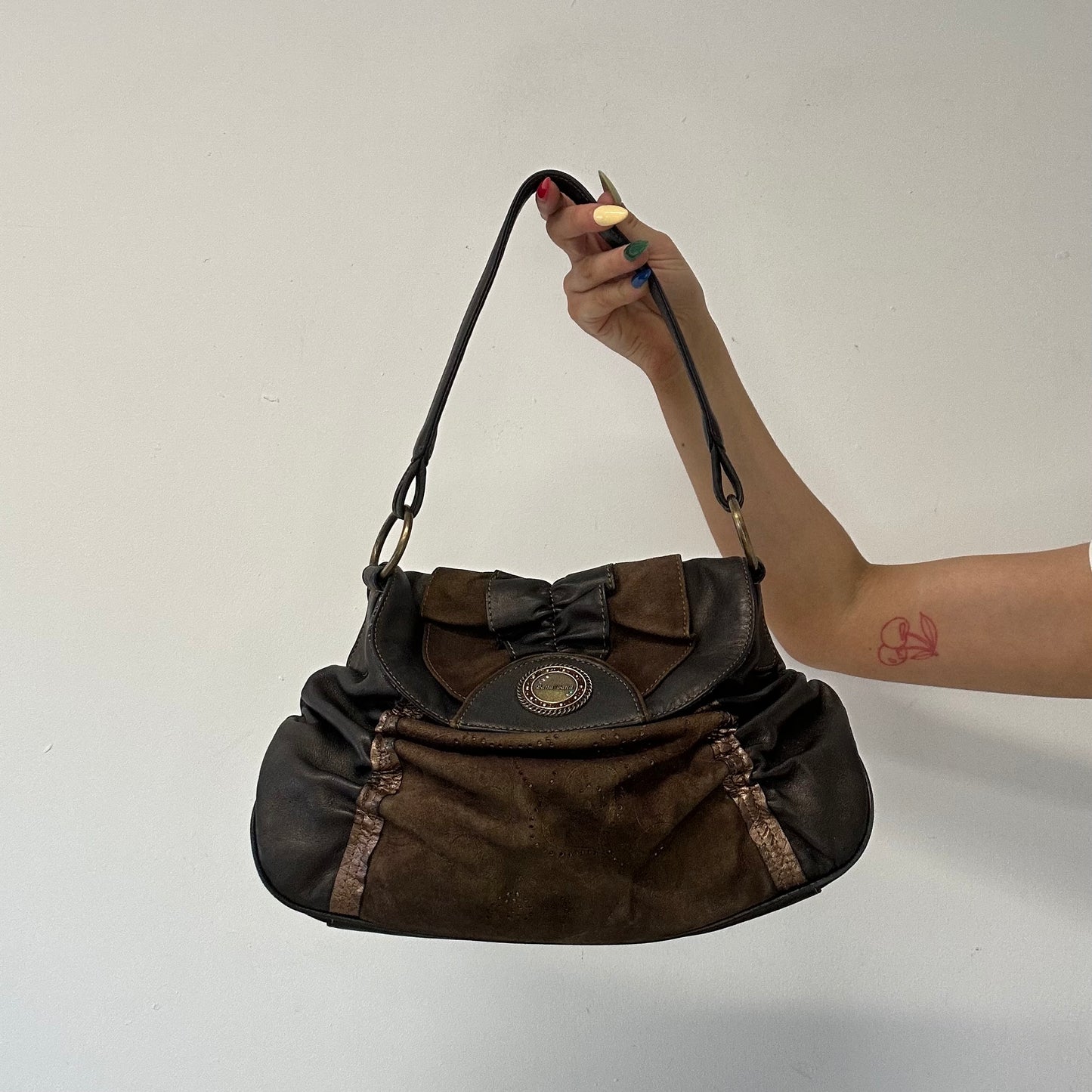 brown faux leather ruched shoulder bag