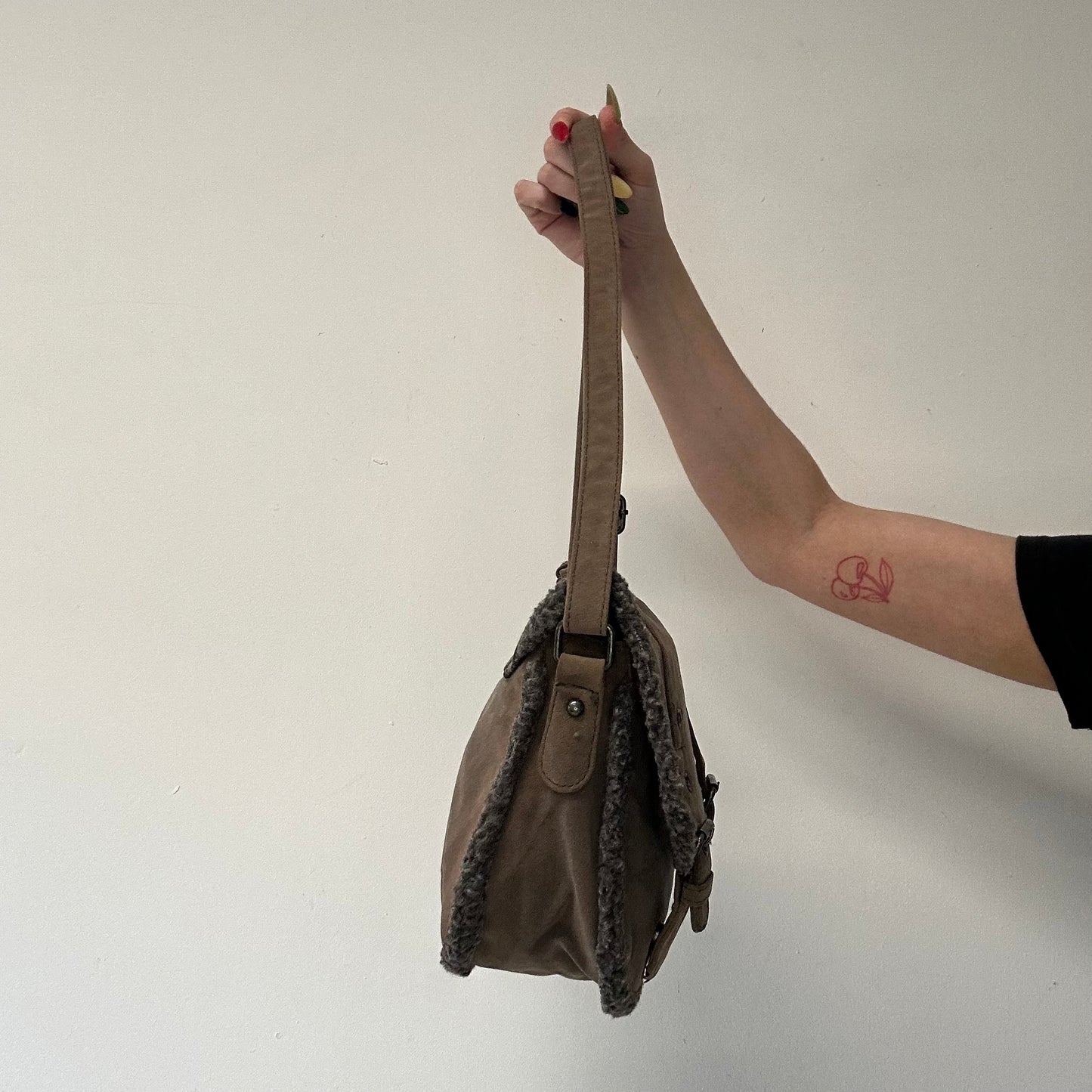 brown buckle shoulder bag with fleece trim