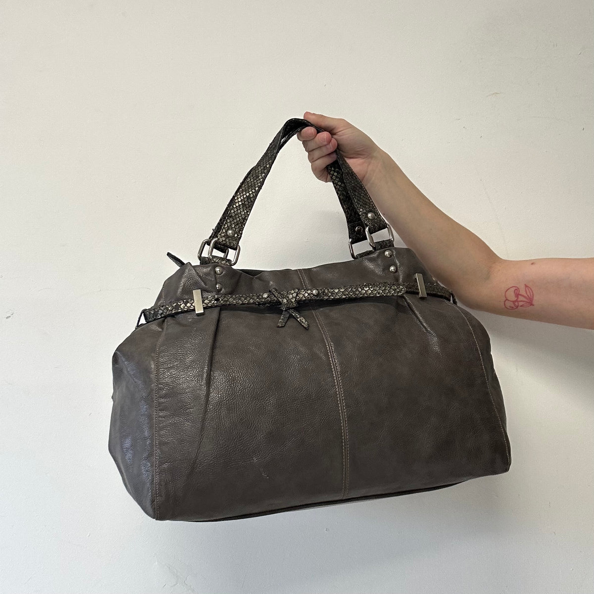 grey faux leather croc effect detailing shoulder bag