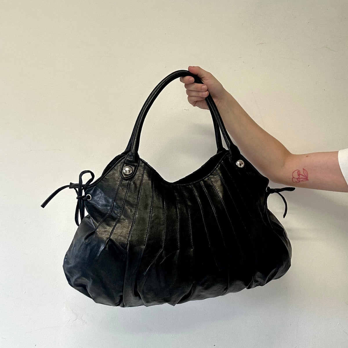 black pleated faux leather bows shoulder bag