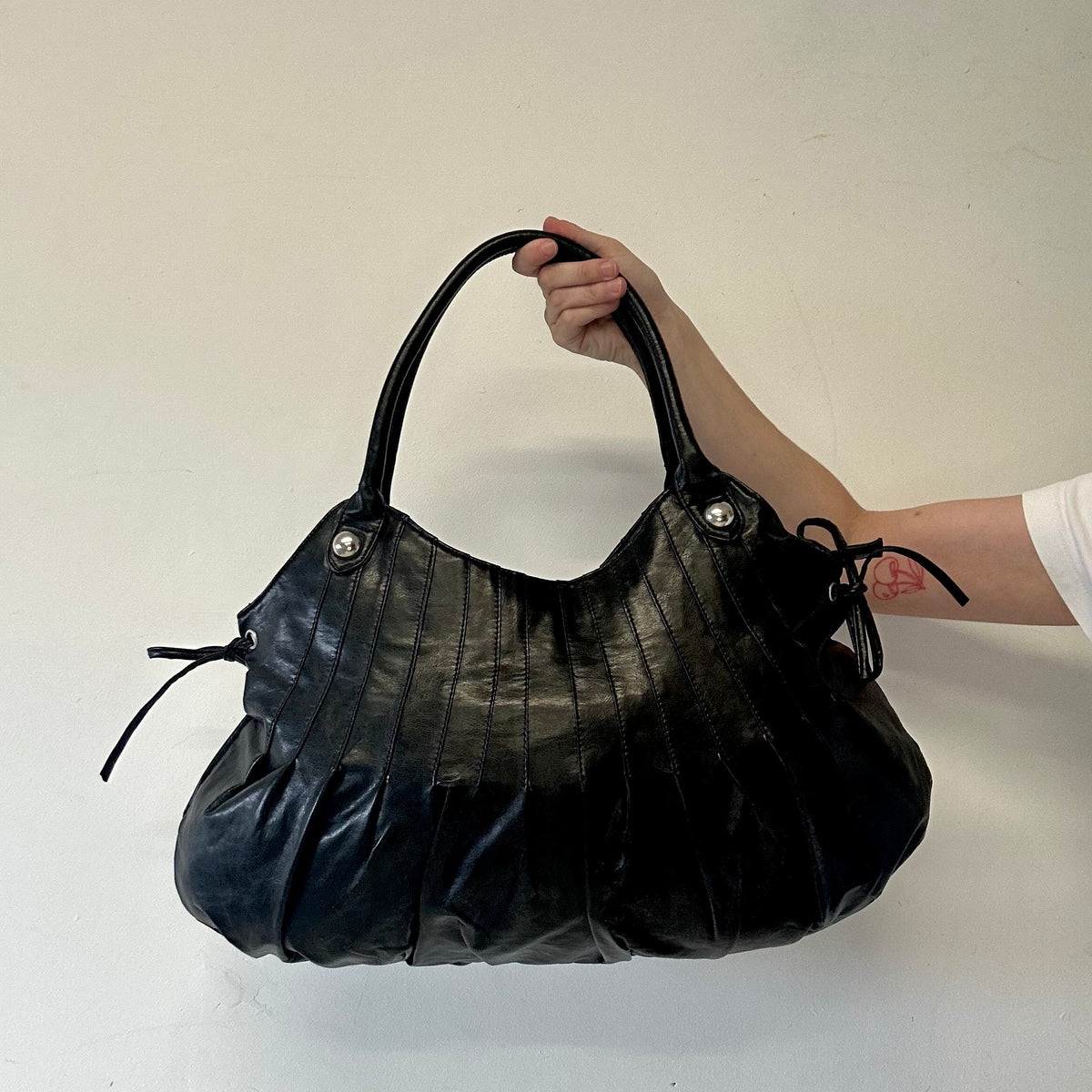 black pleated faux leather bows shoulder bag