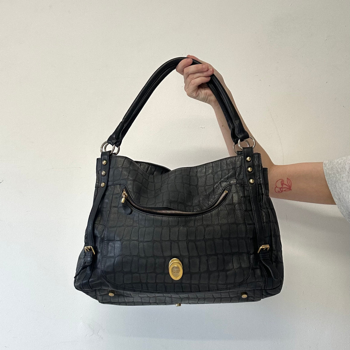 grey croc effect leather shoulder bag