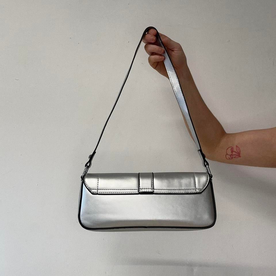 silver oversized buckle shoulder bag