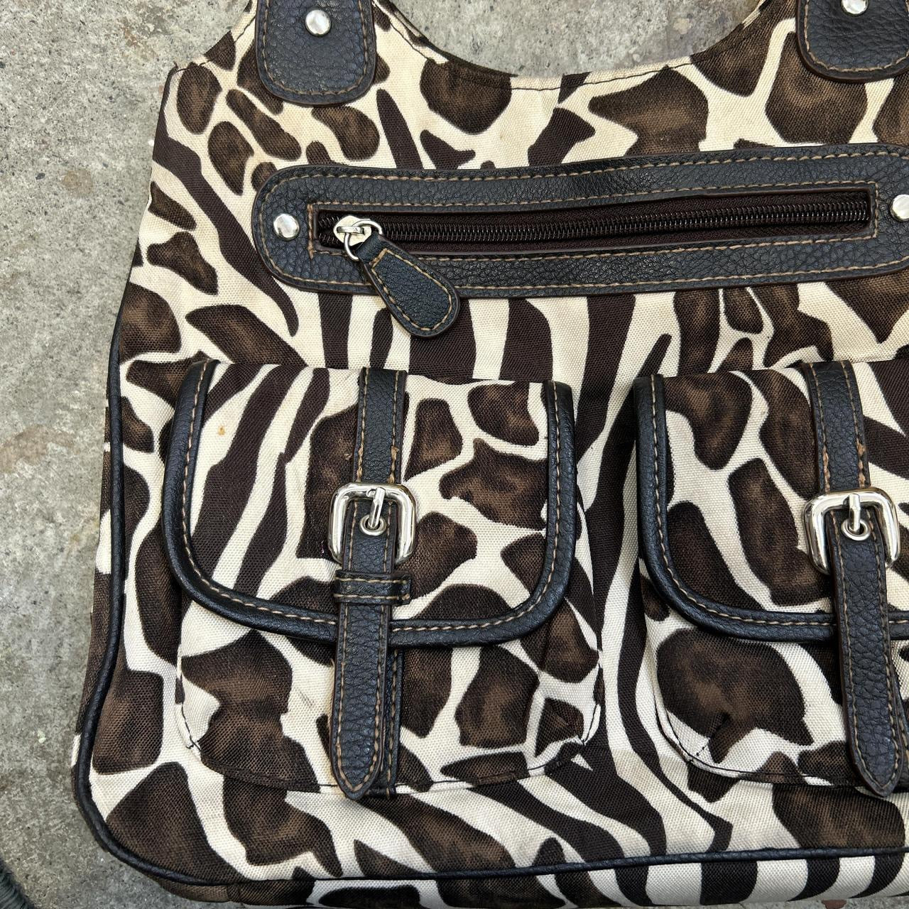 brown giraffe double pocket shoulder bag