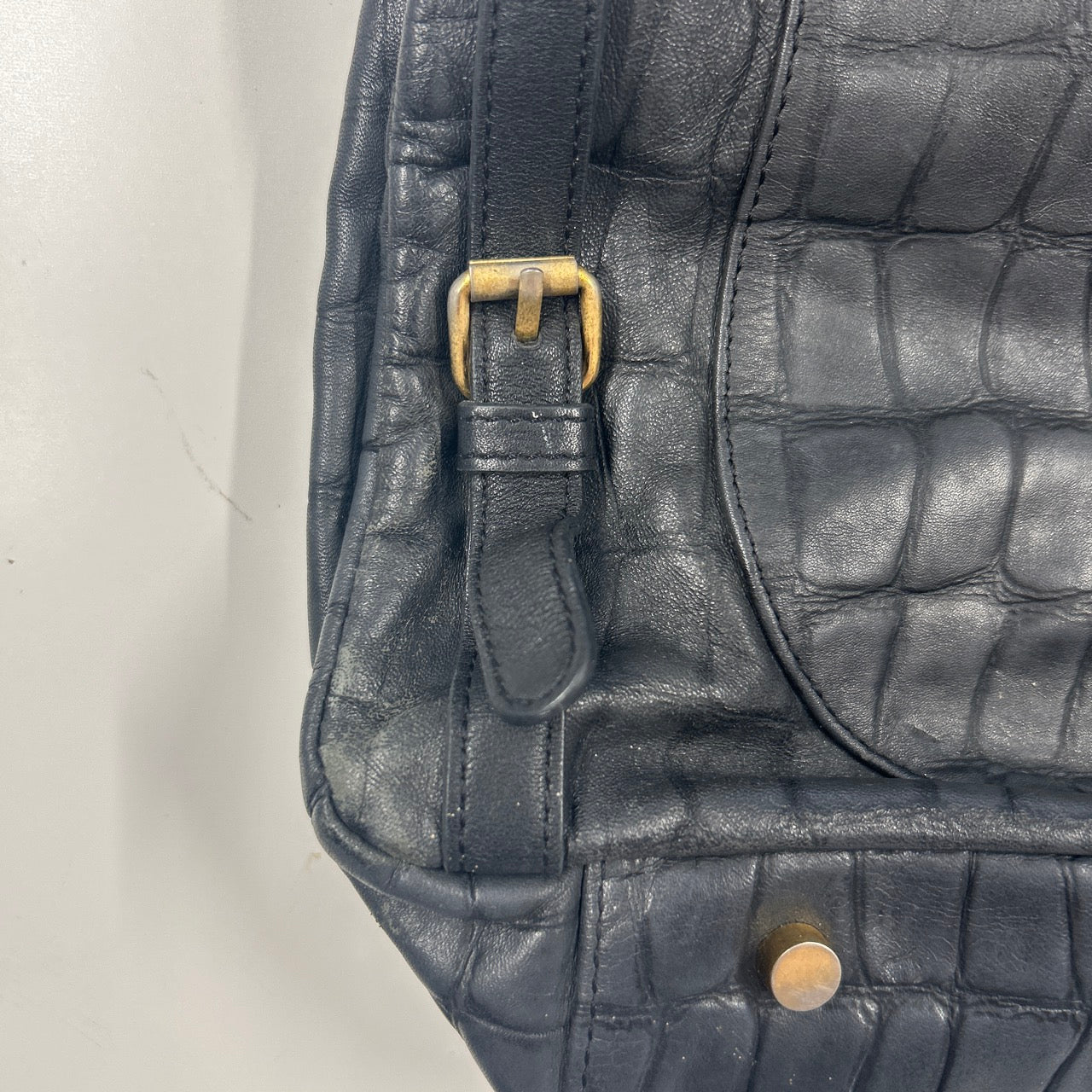 grey croc effect leather shoulder bag