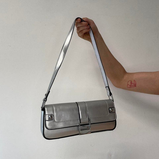 silver oversized buckle shoulder bag
