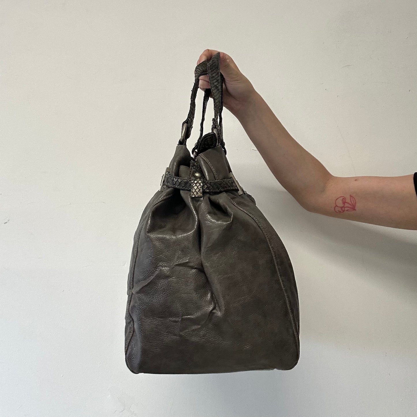 grey faux leather croc effect detailing shoulder bag