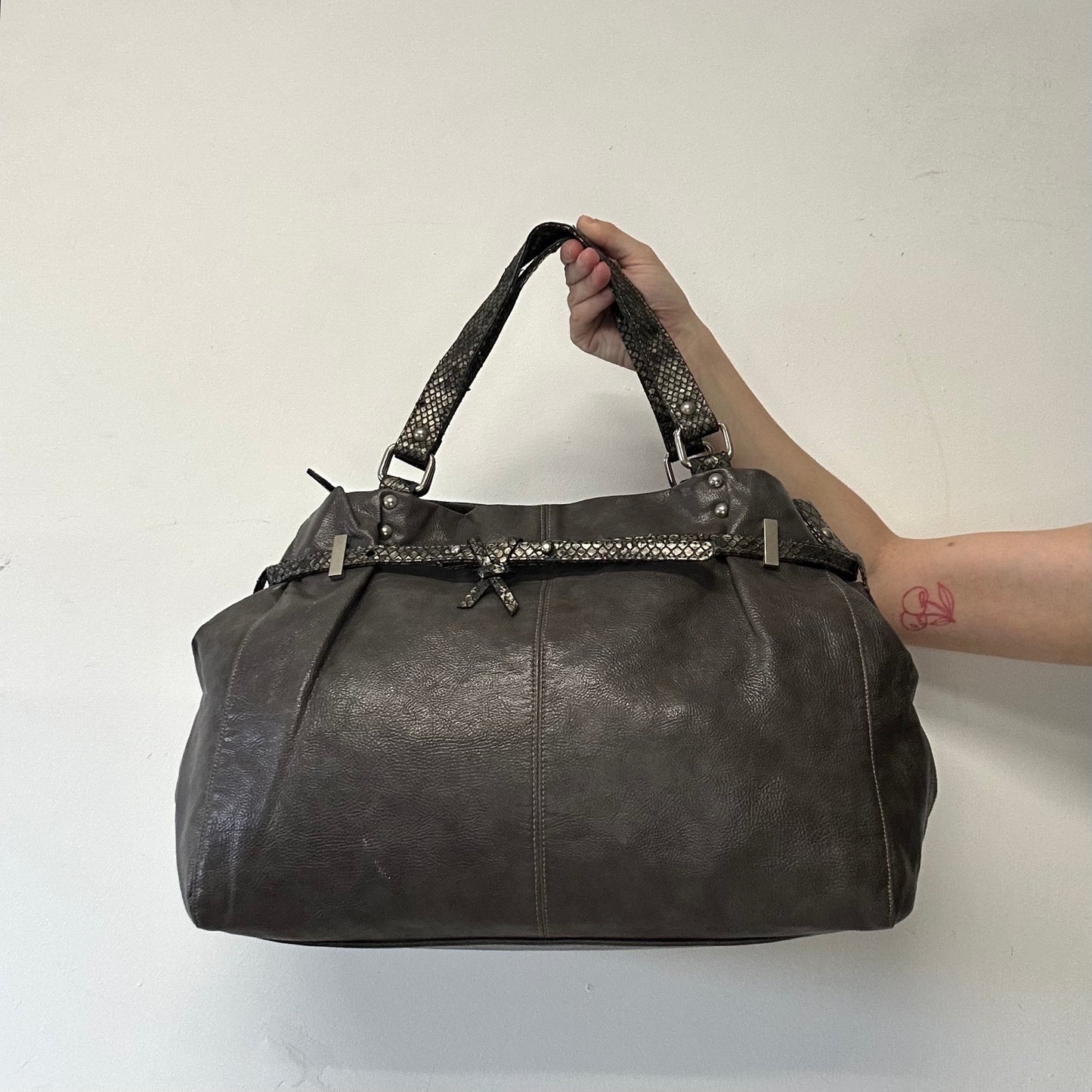 grey faux leather croc effect detailing shoulder bag