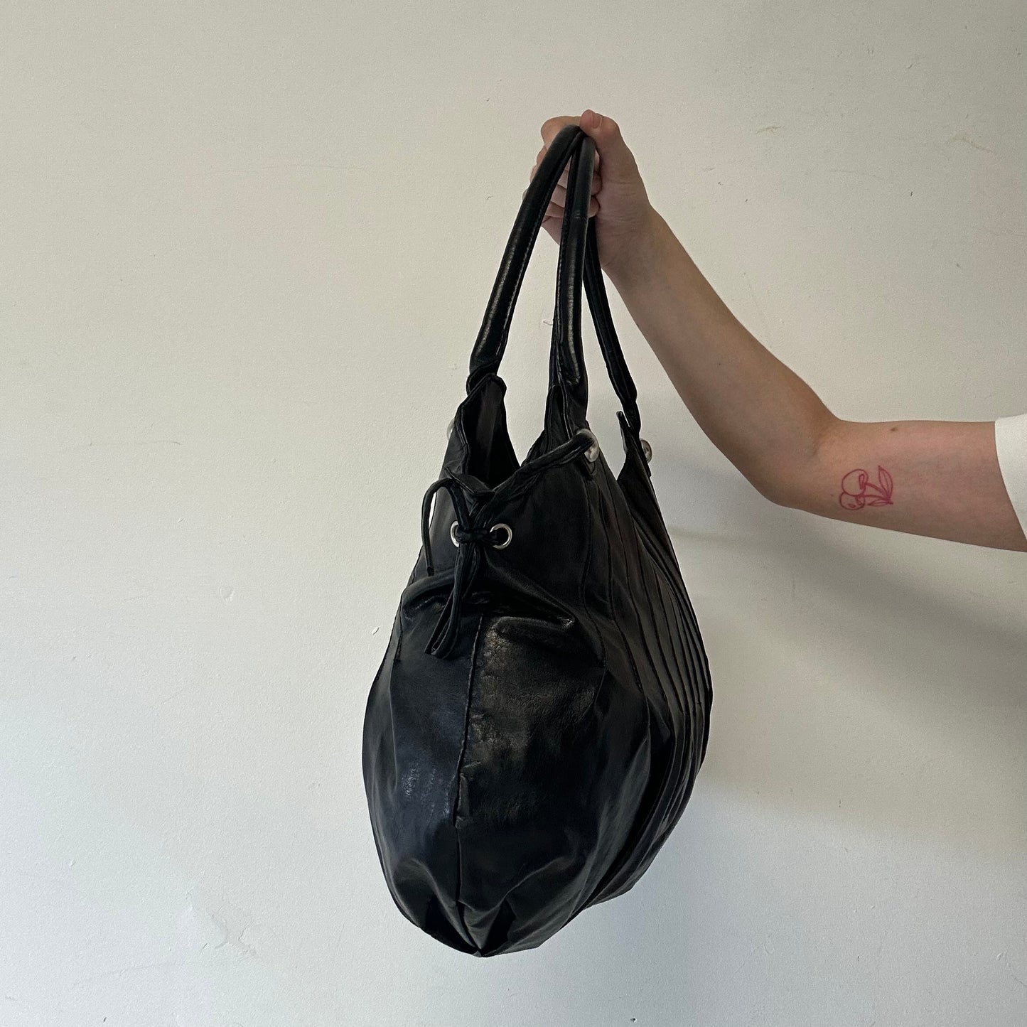 black pleated faux leather bows shoulder bag