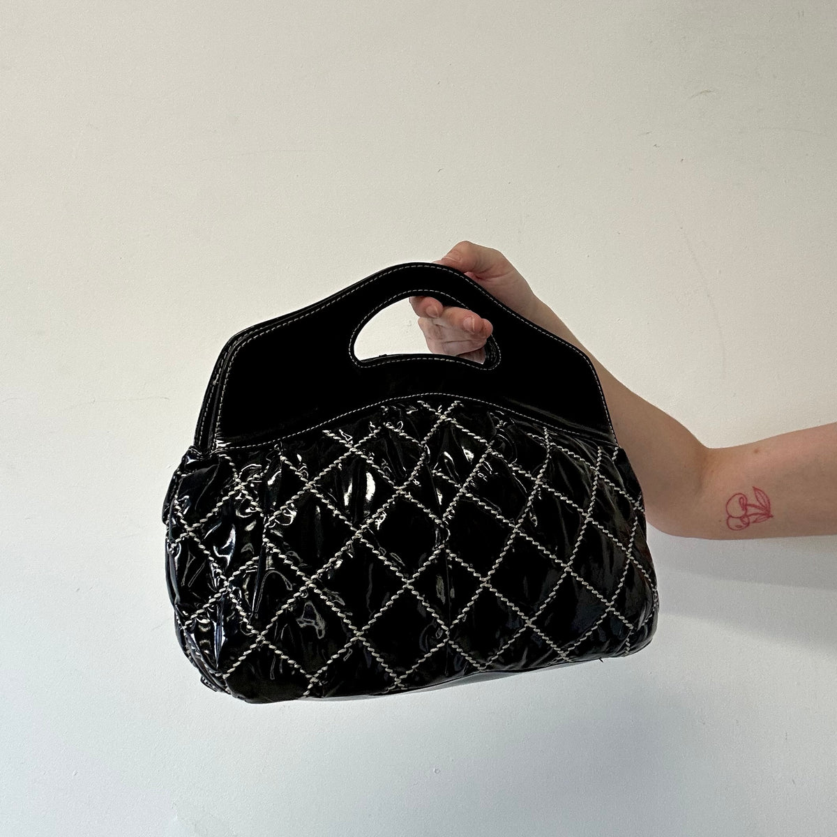 black and white contrast stitching padded handbag