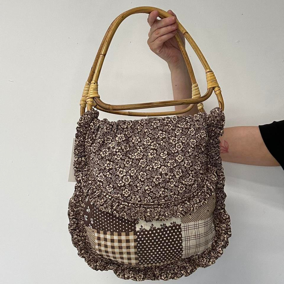 floral patchwork quilted wooden handle shoulder bag