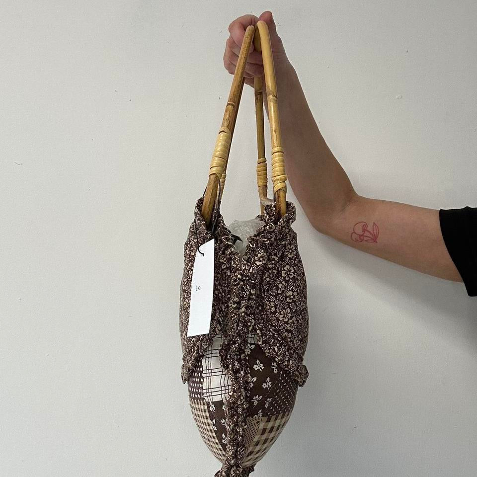 floral patchwork quilted wooden handle shoulder bag