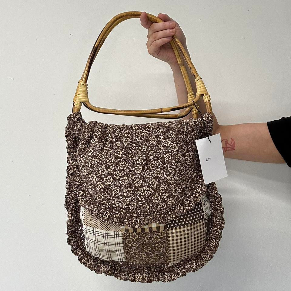 floral patchwork quilted wooden handle shoulder bag