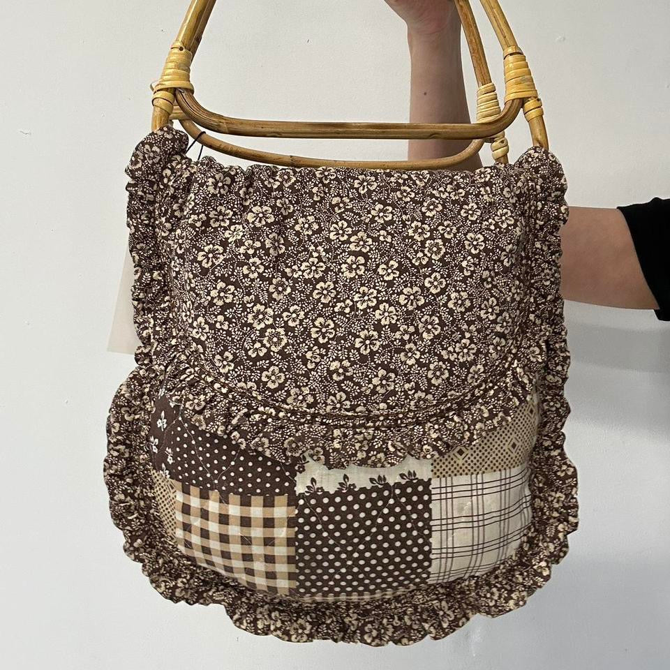 floral patchwork quilted wooden handle shoulder bag